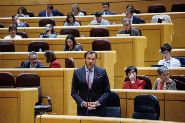 El ministro de Transportes y Movilidad Sostenible, Óscar Puente, durante una sesión de control al Gobierno, en el Senado, a 28 de mayo de 2024, en Madrid (España). A 2 días de que la ley de amnistía vuelva a debatirse en el Congreso para ser aprobada, ha