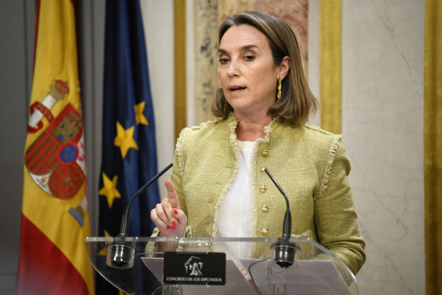 La secretaria general del PP, Cuca Gamarra, ofrece una rueda de prensa durante una sesión plenaria, en el Congreso de los Diputados, a 28 de mayo de 2024, en Madrid (España). El pleno del Congreso debate y vota hoy, 28 de mayo, la reforma de la Ley de la