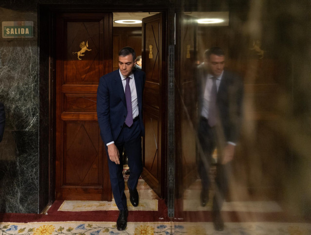 El presidente del Gobierno, Pedro Sánchez, llega a una sesión plenaria, en el Congreso de los Diputados, a 22 de mayo de 2024, en Madrid (España).