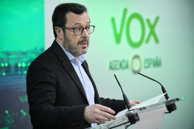 Archivo - El portavoz de VOX, José Antonio Fúster, durante una rueda de prensa posterior a la reunión del Comité de Acción Política de Vox.