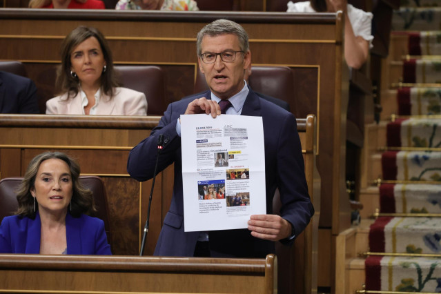 El líder del PP, Alberto Núñez Feijóo, interviene durante la sesión de control al Gobierno, en el Congreso de los Diputados, a 29 de mayo de 2024, en Madrid (España). Durante la sesión de control, la última antes de las elecciones europeas del próximo 9 d