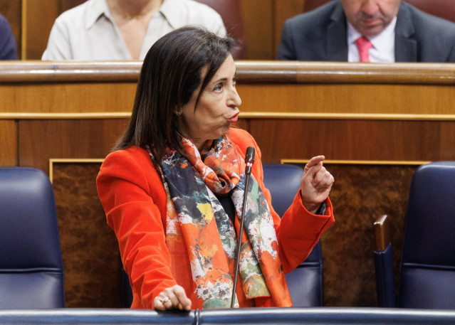 Archivo - La ministra de Defensa, Margarita Robles, interviene durante una sesión de control al Gobierno, en el Congreso de los Diputados, a 26 de abril de 2023, en Madrid (España).