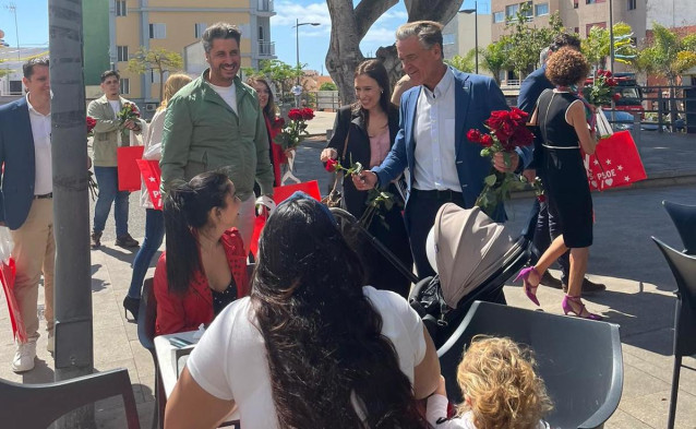 El eurodiputado y candidato del PSOE de Canarias al Parlamento Europeo, Juan Fernando López Aguilar, visita La Laguna