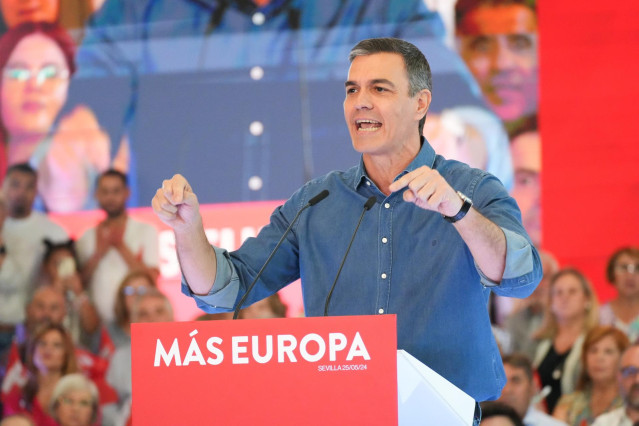 El presidente del Gobierno, Pedro Sánchez, interviene durante el inicio de la campaña a los comicios europeos en Sevilla, a 25 de mayo de 2024, en Sevilla, Andalucía (España).