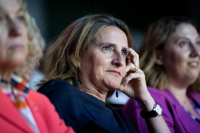 La vicepresidenta tercera y ministra para la Transición Ecológica y el Reto Demográfico y candidata del PSOE a las elecciones europeas, Teresa Ribera, asiste a la conferencia 'Transformar empresas. Mejorar el mundo', en el Círculo de Bellas Artes.