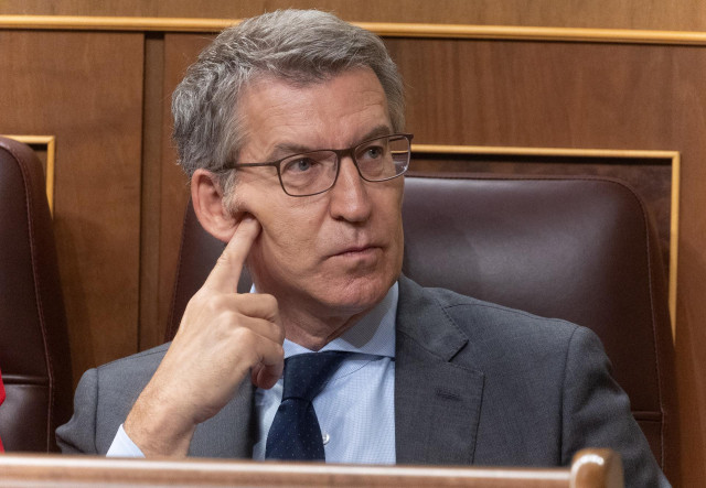 El líder del PP, Alberto Núñez Feijóo, durante un pleno en el Congreso de los Diputados, a 30 de mayo de 2024, en Madrid (España). La Ley de Amnistía afronta hoy en el Pleno del Congreso su última votación parlamentaria, en la que se necesita mayoría abso