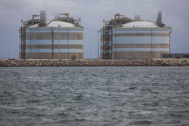 Archivo - Vista de la planta regasificadora de Saggas, a 6 de octubre de 2022, en Valencia, Comunidad Valenciana (España). Esta planta de regasificación resulta estratégica para la entrada de gas a Europa. La Unión Europea está redefiniendo su estrategia