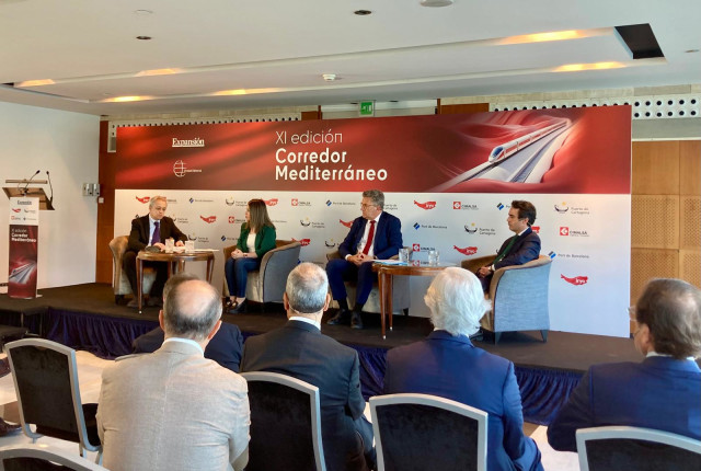 Mesa redonda en el 11 encuentro del Corredor Mediterráneo del diario 'Expansión'