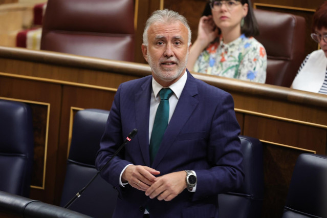 El ministro de Política y Memoria Democrática, Ángel Víctor Torres, interviene durante la sesión de control al Gobierno, en el Congreso de los Diputados, a 29 de mayo de 2024, en Madrid (España).