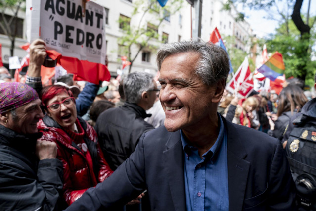 Archivo - El eurodiputado y exministro de Justicia, Juan Fernando López Aguilar, durante una concentración en la calle de Ferraz en apoyo al presidente del Gobierno, Pedro Sánchez, en la sede del PSOE, a 27 de abril de 2024, en Madrid (España). Después de
