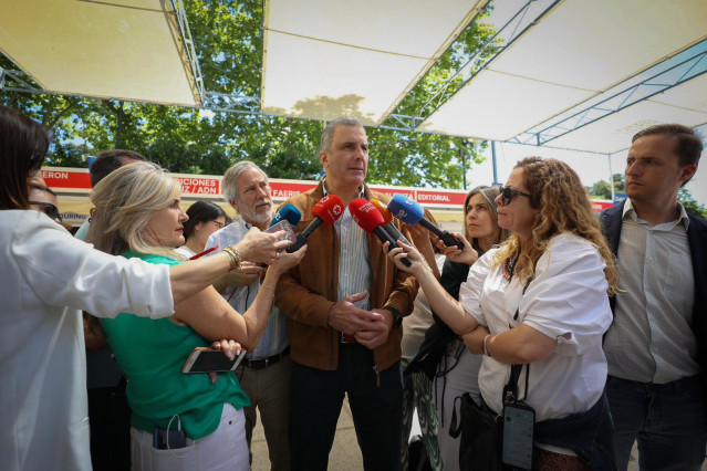 El portavoz de Vox en el Ayuntamiento de Madrid, Javier Ortega Smith, en la Feria del Libro