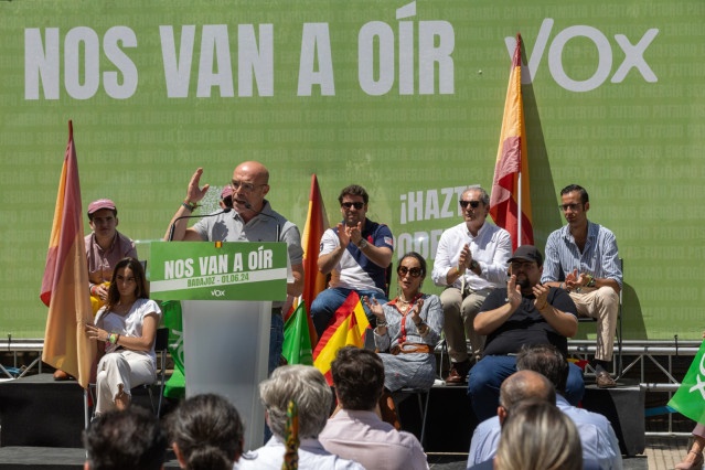 El cabeza de lista de Vox al Parlamento Europeo, Jorge Buxadé, interviene en un acto celebrado este sábado en Badajoz