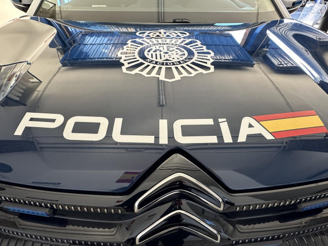 Vehículo oficial de la Policía Nacional