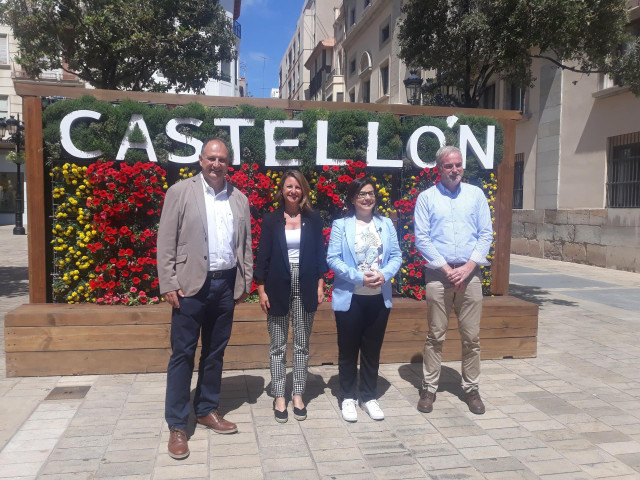 Ana Vázquez junto a Begoña Carrasco, Salvador Aguilella y Óscar Claavell