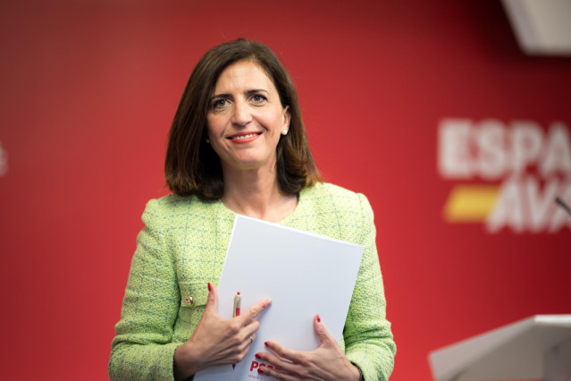 La portavoz del PSOE, Esther Peña, llega a una rueda de prensa posterior a la Ejecutiva Federal del partido, en la sede del PSOE, a 13 de mayo de 2024, en Madrid (España).