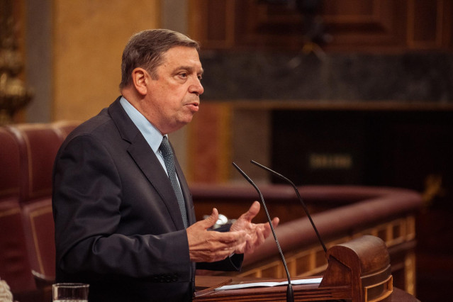 El ministro de Agricultura, Pesca y Alimentación, Luis Planas, durante una sesión de control al Gobierno, en el Congreso de los Diputados, a 22 de mayo de 2024, en Madrid (España).