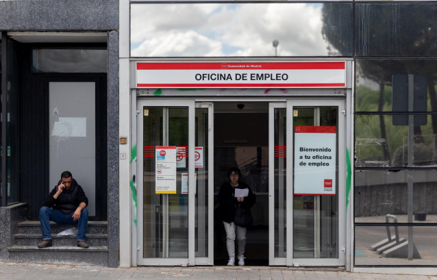 Entrada a una oficina de empleo de Madrid
