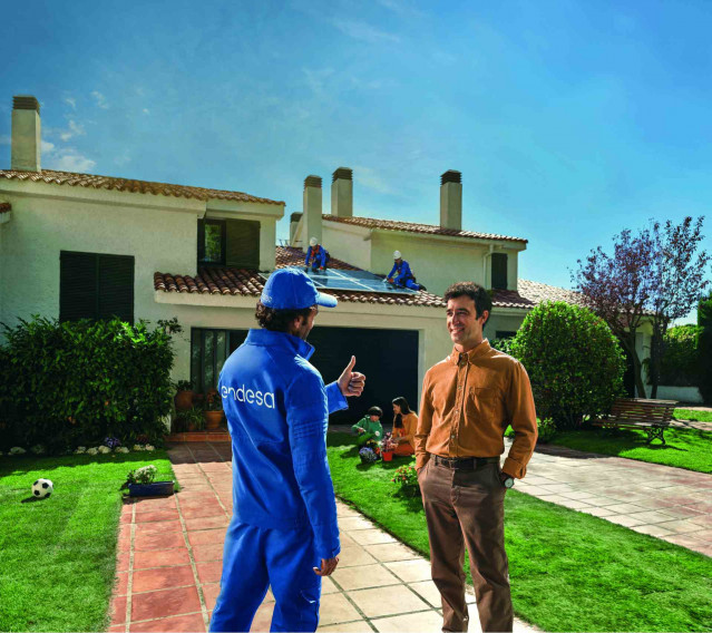 Endesa lanza 'Formidable Solar', una oferta que ofrece 3 años de consumo de luz gratis al contratar placas solares y la tarifa eléctrica
