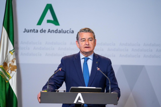 El consejero de la Presidencia, Interior, Diálogo Social y Simplificación Administrativa Antonio Sanz Cabello interviene durante la rueda de prensa. A 4 de junio de 2024, en Sevilla (Andalucía, España).Rueda de prensa posterior a la reunión del Consejo de