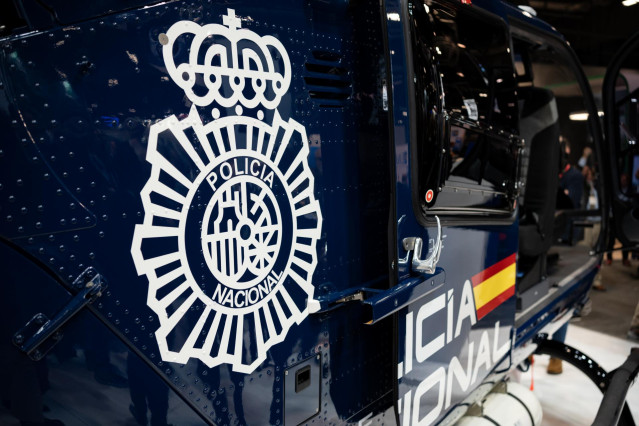 Archivo - Una placa de la Policía Nacional durante la inauguración de European Rotors, en el recinto ferial IFEMA MADRID, a 28 de noviembre de 2023, en Madrid (España).