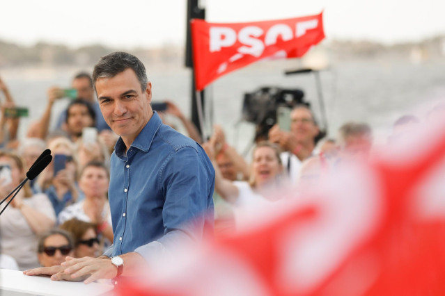El presidente del Gobierno, Pedro Sánchez, durante el acto central de campaña del PSOE, a 31 de mayo de 2024, en Los Alcázares, Región de Murcia (España).