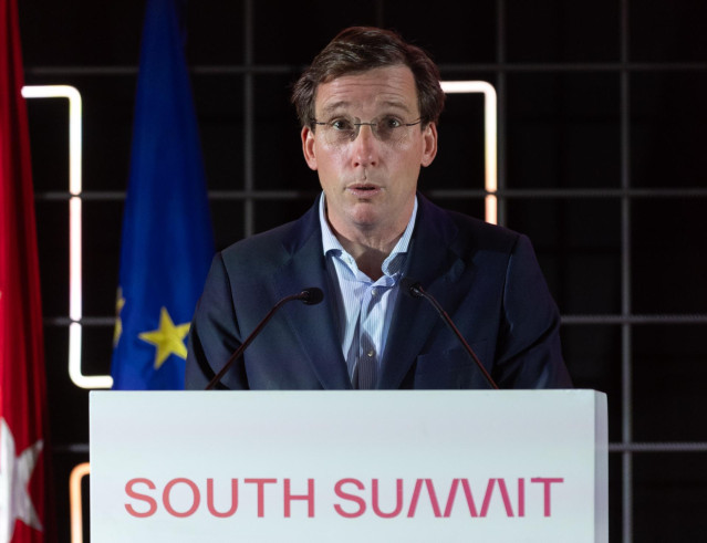 El alcalde de Madrid, José Luis Martínez-Almeida, interviene durante la primera jornada de la décimo tercera edición del South Summit Madrid 2024, en La Nave