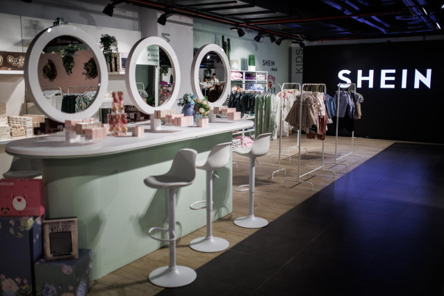 Archivo - Expositores de la tienda efímera de Shein,