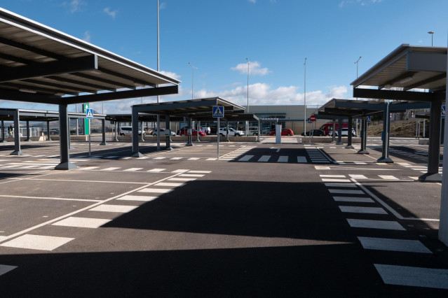 Archivo - Aparcamiento en la estación de Antequera