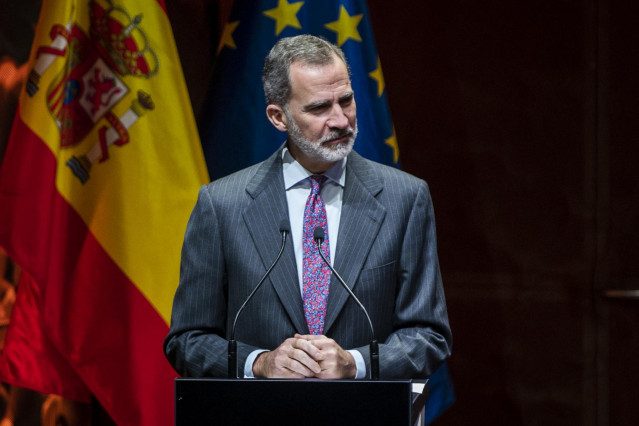 Archivo - El Rey Felipe VI y presidente de Honor de la Fundación CODESPA, preside la entrega de la XXI edición de los premios Codespa, en CaixaForum Madrid, a 1 de febrero de 2022, en Madrid (España).