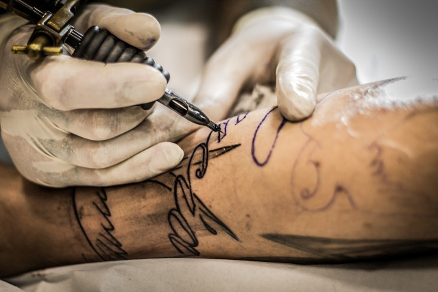 Archivo - Tatuador