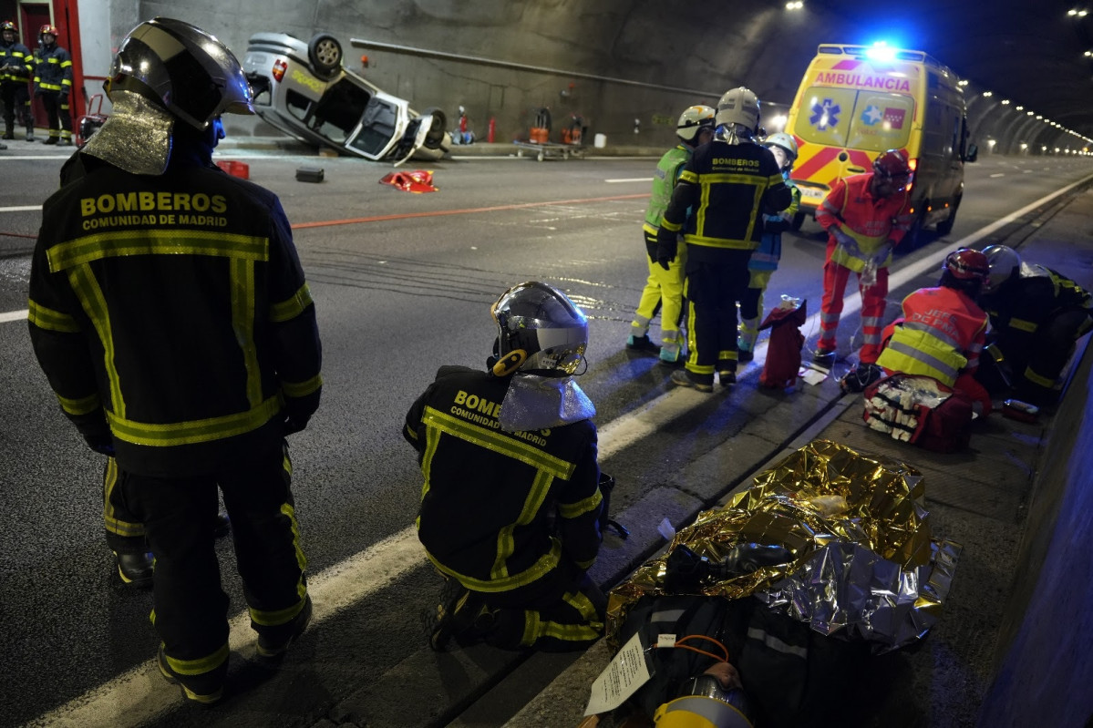 Economía.- Autopistas simula un accidente en el Túnel de Guadarrama para concienciar sobre la seguridad vial