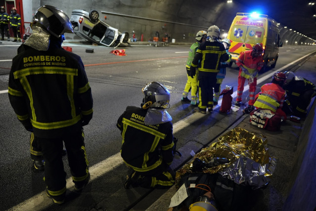 Economía.- Autopistas simula un accidente en el Túnel de Guadarrama para concienciar sobre la seguridad vial