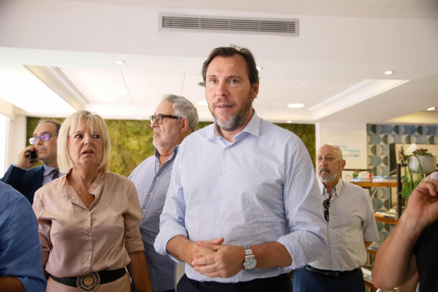 El ministro de Transportes y Movilidad Sostenible, Óscar Puente, en Almería.