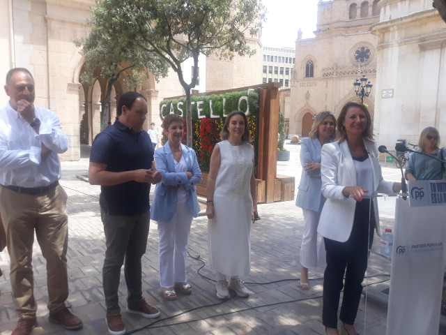 Cuca Gamarra en su visita a Castelló