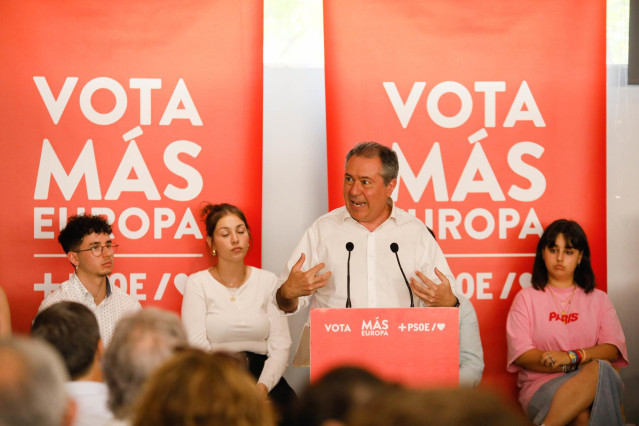 El secretario general del PSOE de Andalucía y Portavoz del Grupo Parlamentario Socialista, Juan Espadas, interviene durante un acto público de cara a las elecciones europeas del 9J en el Hotel Avenida.
