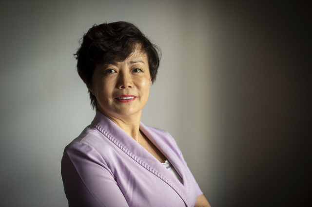 La vicepresidenta ejecutiva de BYD Global, Stella Li, posa para Europa Press, a 30 de mayo de 2024, en Madrid (España). Stella Li ha sido una de las principales responsables de la expansión global de la compañía de electromovilidad, la empresa china BYD.
