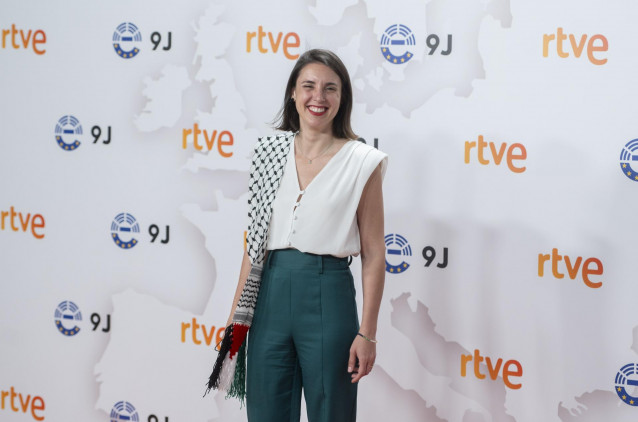 La candidata de Podemos al Parlamento Europeo para el 9J, Irene Montero, posa antes del debate