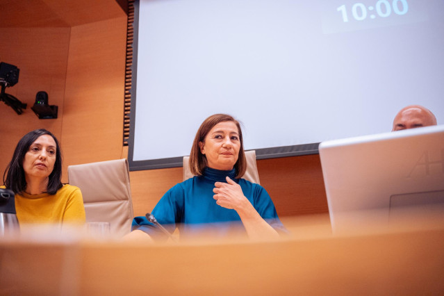La presidenta del Congreso de los Diputados, Francina Armengol (c), comparece durante la Comisión sobre mascarillas en el Congreso de los Diputados, a 13 de mayo de 2024, en Madrid (España).
