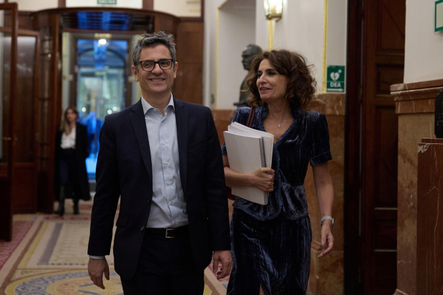 Archivo - El ministro de Presidencia, Justicia y Relaciones con las Cortes, Félix Bolaños, y la vicepresidenta primera del Gobierno y ministra de Hacienda, María Jesús Montero, en el Congreso de los Diputados, a 9 de abril de 2024, en Madrid (España).