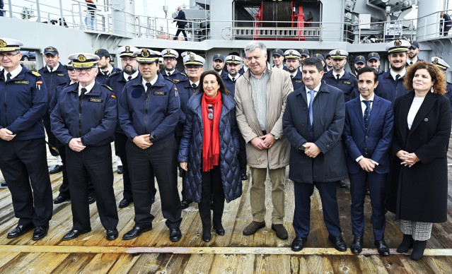 Archivo - La ministra de Defensa, Margarita Robles durante su visita a las instalaciones del Arsenal de Ferrol, a 14 de diciembre de 2023, en Ferrol, A Coruña, Galicia (España).