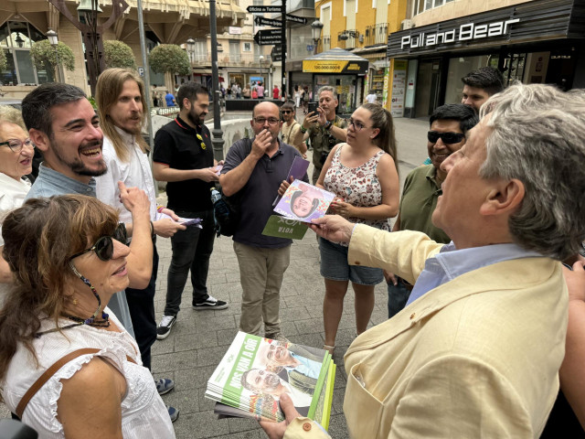 Tertsch y Fernández coinciden en Ciudad Real y se intercambian propaganda electoral