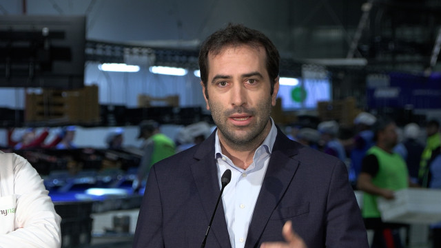 El ministro de Economía, Comercio y Empresa, Carlos Cuepro, atiende a los medios en Zurbarán (Badajoz)