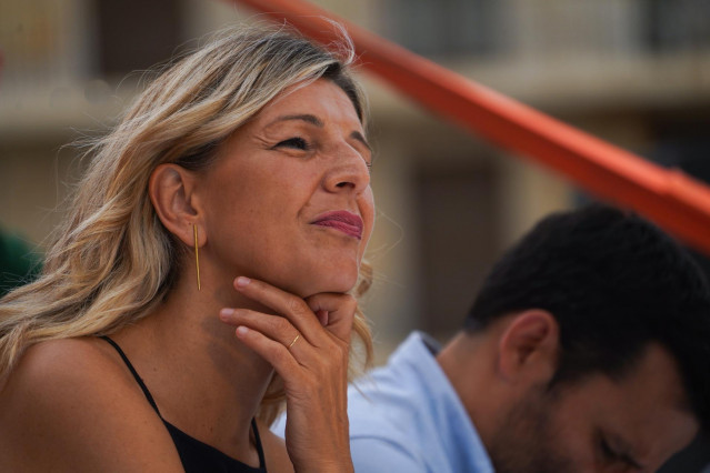La vicepresidenta segunda del Gobierno y ministra de Trabajo y Economía Social, Yolanda Díaz, durante un acto público de cierre de campaña de Sumar, en la Plaza de la Virgen, a 7 de junio de 2024, en Valencia, Comunidad Valenciana (España).
