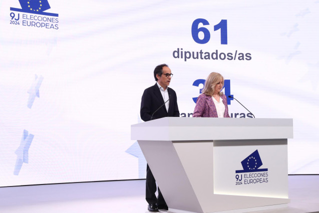 El secretario de Estado de Comunicación, Francesc Vallès, y la subsecretaria del Ministerio del Interior, Susana Crisóstomo, presentan el dispositivo puesto en marcha en el Centro Nacional de Datos, en Ifema, para las elecciones europeas