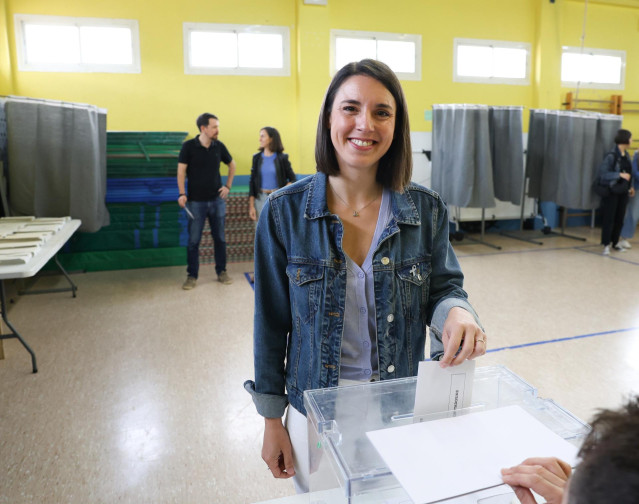 La candidata de Podemos a las elecciones europeas, Irene Montero, ejerce su derecho a voto en el colegio público La Navata, a 9 de junio de 2024, en Galapagar, Madrid (España).