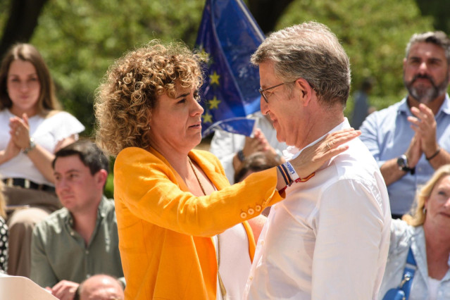 El presidente del PP, Alberto Núñez Feijóo, y la candidata del PP a las elecciones europeas, Dolors Montserrat