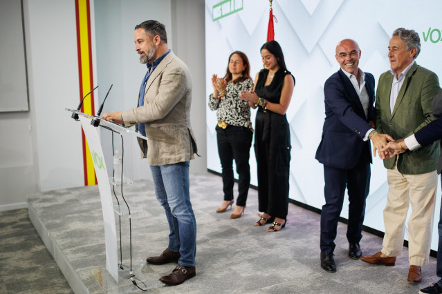 El presidente de VOX, Santiago Abascal, comparece durante el seguimiento de la jornada electoral de elecciones europeas, en la sede de VOX, a 9 de junio de 2024, en Madrid (España).