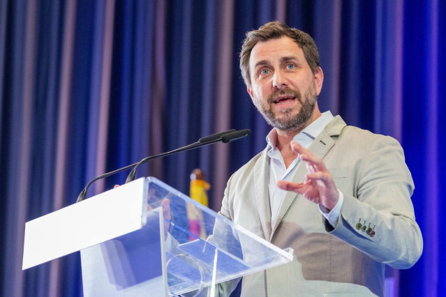 El candidato de Junts a las elecciones europeas, Toni Comín, en un acto de campaña en Elna (Francia).