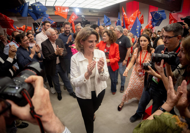 La cabeza de lista del PSOE al Parlamento Europeo y vicepresidenta tercera del Gobierno, Teresa Ribera, durante el seguimiento de la jornada electoral de elecciones europeas, en la sede del PSOE, a 9 de junio de 2024, en Madrid (España).