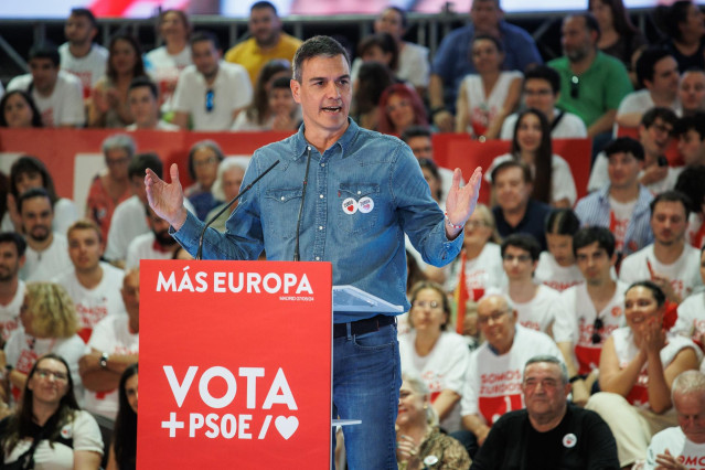 El secretario general del PSOE y presidente del Gobierno, Pedro Sánchez, durante el acto de cierre de campaña en Fuenlabrada, a 7 de junio de 2024, en Fuenlabrada, Madrid (España).